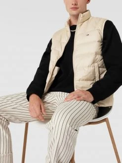 Tommy Jeans Daunenweste Mit Label-Stitching Modell 'ESSENTIAL LIGHT DOWN' - Sand 7 Tommy Jeans Daunenweste Mit Label-Stitching Modell 'ESSENTIAL LIGHT DOWN' - Sand -Tommy Hilfiger Shop 691l0hia8cr3agaiadb3icho8l4k8i1ia163ai2la10l4ci46cs4ae2i6sr34khn950kqd2dad6kmcakal3m4phk6sr30dhi60rjee9k70r3co9pccrjgc9oc4rjcdj5cpgjgc8