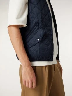 Barbour Steppweste Mit Label-Stitching Modell 'CHELSEA GILET' - Marineblau 7 Barbour Steppweste Mit Label-Stitching Modell 'CHELSEA GILET' - Marineblau -Tommy Hilfiger Shop 691lce9ja12koe9p9ko32ia39534mcibah2l0gpm8l9j0kaia983elih90rk8h1na50j4dpg9t6k8k2i893jeor26cp38chn68r62e9k6gq68e1h68qj2o9o70s30o9j60s3gdg