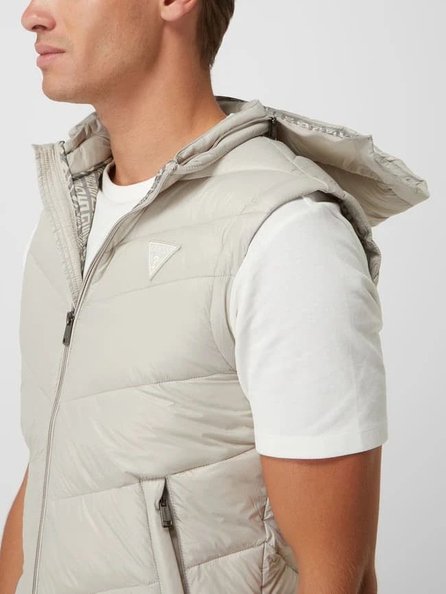 Guess Steppweste Mit Abnehmbarer Kapuze - Wasserabweisend - Hellgrau 5 Guess Steppweste Mit Abnehmbarer Kapuze - Wasserabweisend - Hellgrau – Bild 5