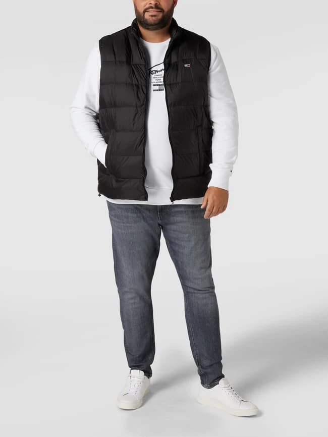 Tommy Jeans Plus PLUS SIZE Daunenweste In Stepp-Optik Modell 'Essential' - Schwarz 1 Tommy Jeans Plus PLUS SIZE Daunenweste In Stepp-Optik Modell 'Essential' - Schwarz