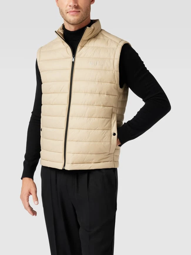 BOSS Steppweste Mit Label-Print Modell 'Calano' - Beige 4 BOSS Steppweste Mit Label-Print Modell 'Calano' - Beige – Bild 4