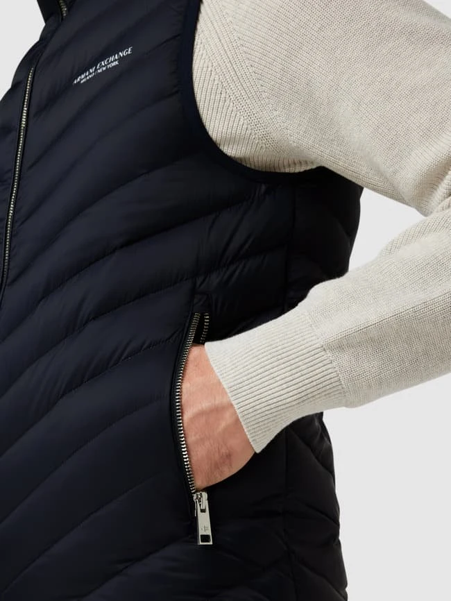 ARMANI EXCHANGE Daunenweste Mit Reißverschlusstaschen - Marineblau 3 ARMANI EXCHANGE Daunenweste Mit Reißverschlusstaschen - Marineblau – Bild 3