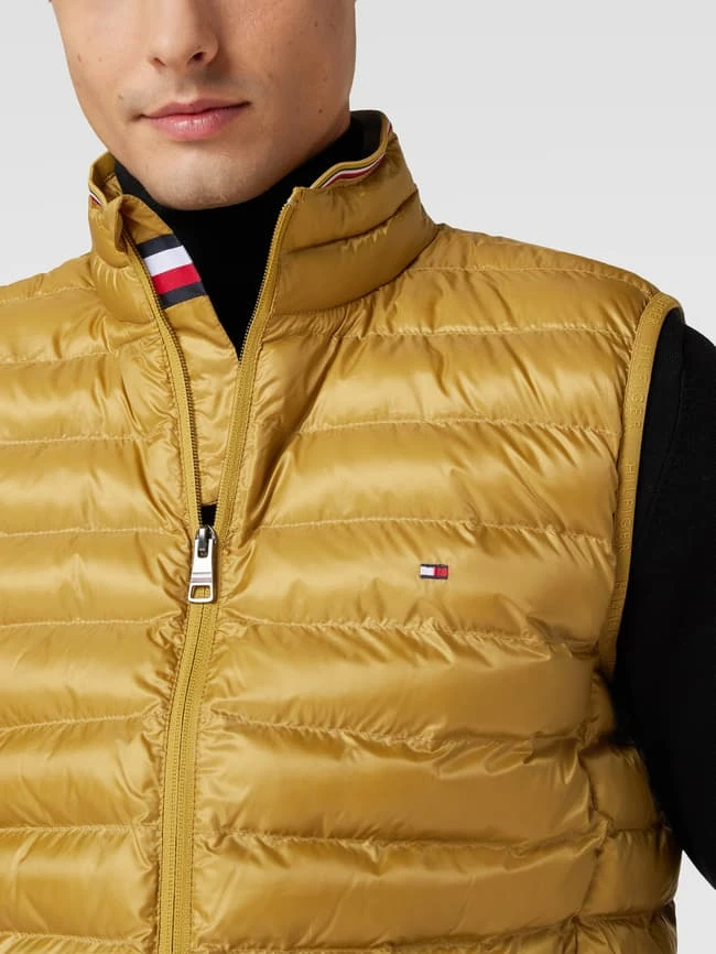Tommy Hilfiger Steppweste Mit Logo-Stitching Modell 'PACKABLE CURCULAR VEST' - Dunkelgelb 3 Tommy Hilfiger Steppweste Mit Logo-Stitching Modell 'PACKABLE CURCULAR VEST' - Dunkelgelb – Bild 3