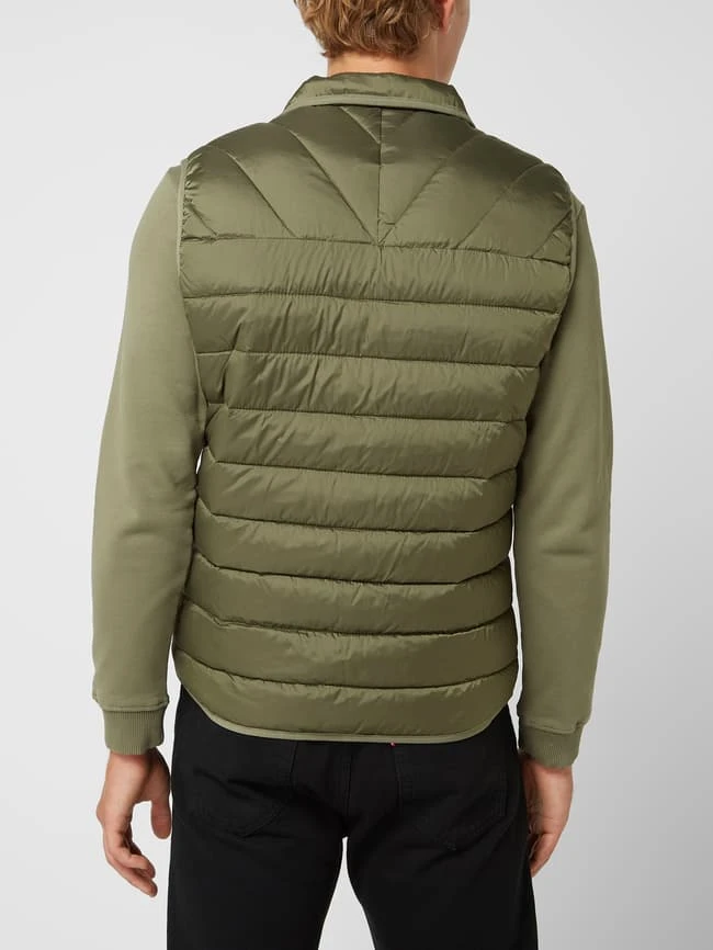 Napapijri Regular Fit Steppweste Mit Stehkragen Modell 'Aerons' - Olivgrün 5 Napapijri Regular Fit Steppweste Mit Stehkragen Modell 'Aerons' - Olivgrün – Bild 5