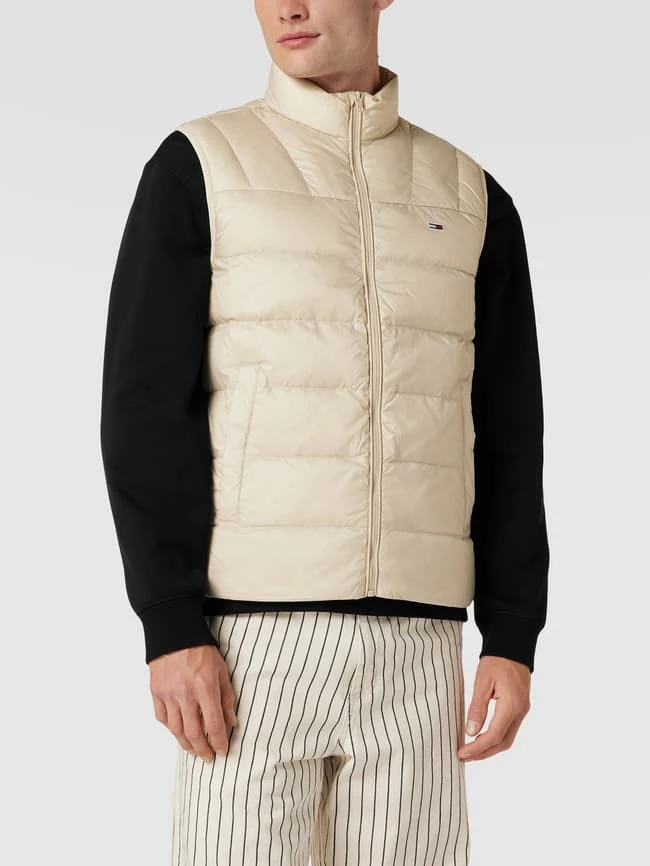 Tommy Jeans Daunenweste Mit Label-Stitching Modell 'ESSENTIAL LIGHT DOWN' - Sand 4 Tommy Jeans Daunenweste Mit Label-Stitching Modell 'ESSENTIAL LIGHT DOWN' - Sand – Bild 4
