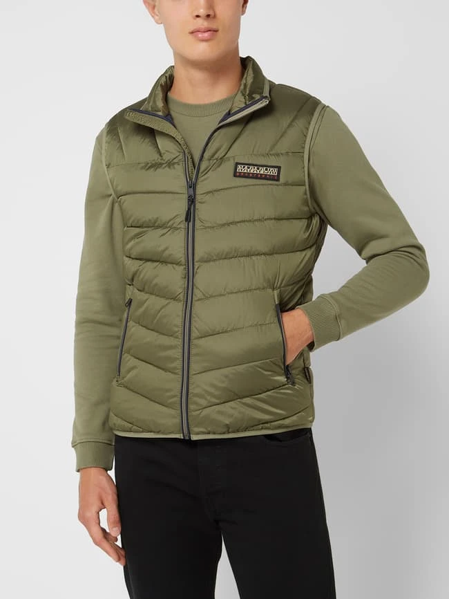 Napapijri Regular Fit Steppweste Mit Stehkragen Modell 'Aerons' - Olivgrün 4 Napapijri Regular Fit Steppweste Mit Stehkragen Modell 'Aerons' - Olivgrün – Bild 4