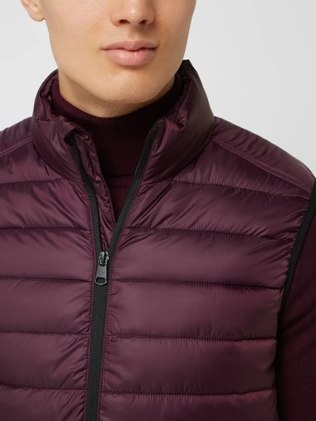 CK Calvin Klein Steppweste Mit Reißverschlusstaschen - Bordeaux Rot 3 CK Calvin Klein Steppweste Mit Reißverschlusstaschen - Bordeaux Rot – Bild 3