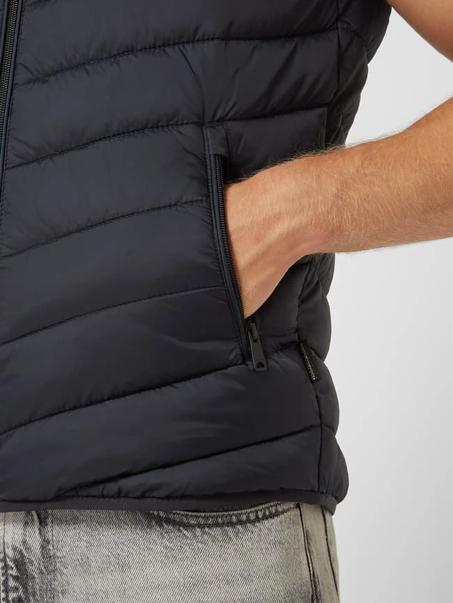 Napapijri Regular Fit Steppweste Mit Stehkragen Modell 'Aerons' - Schwarz 3 Napapijri Regular Fit Steppweste Mit Stehkragen Modell 'Aerons' - Schwarz – Bild 3